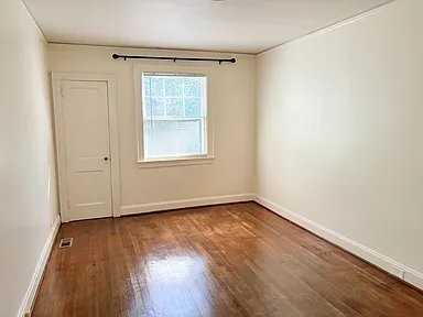 918 Iredell St - Photo 4 of 8