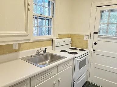 918 Iredell St - Photo 7 of 8