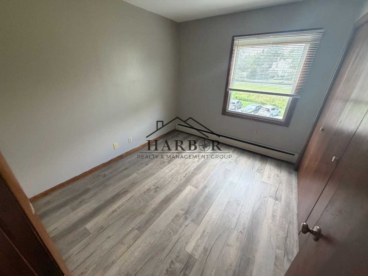 204 11th Ave Nw - Photo 3 of 8