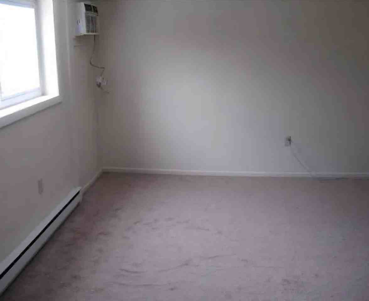 165 Main St #6 - Photo 4 of 4