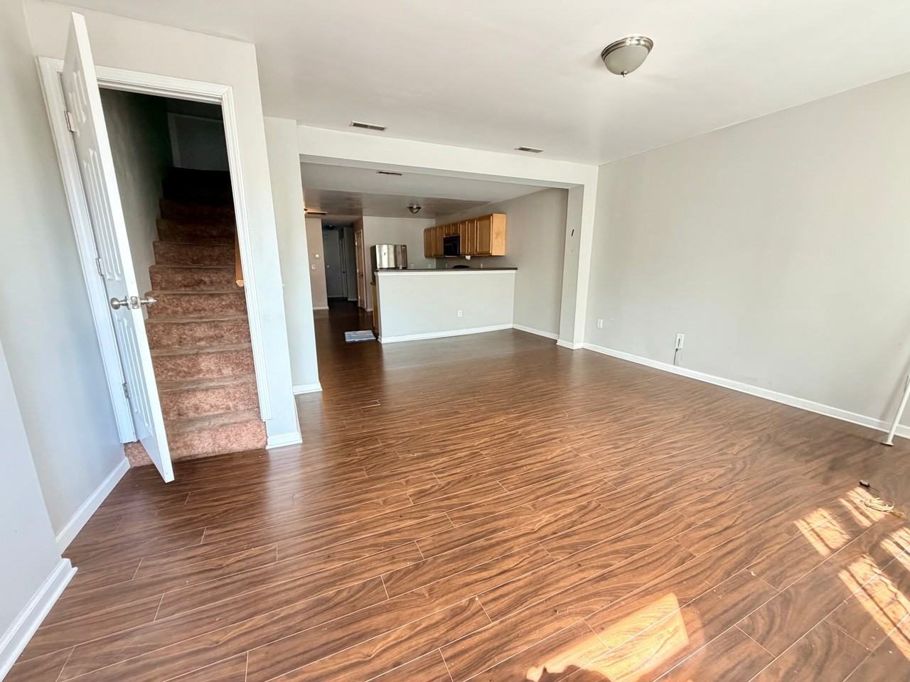 1405 E Carson St - Photo 6 of 15
