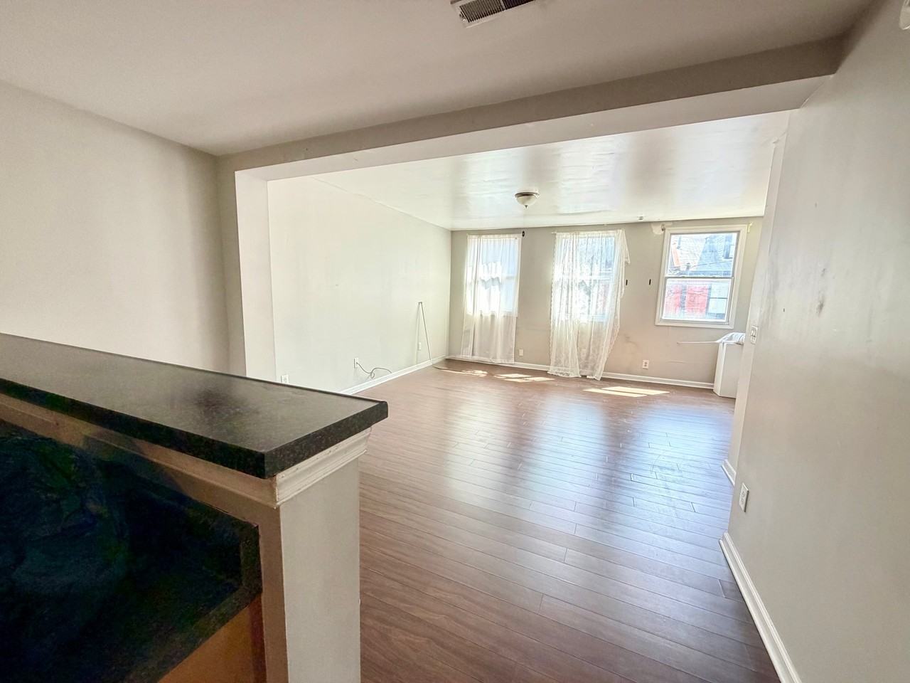 1405 E Carson St - Photo 7 of 15