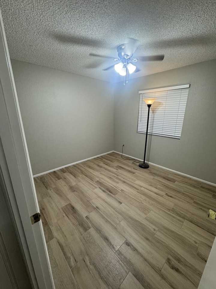 3410 E Shaw Butte Dr - Photo 6 of 7