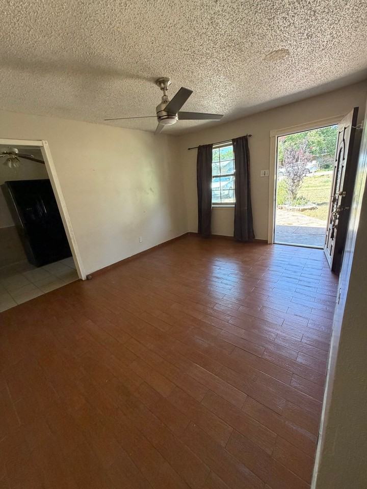 526 Pebble Rd - Photo 2 of 20