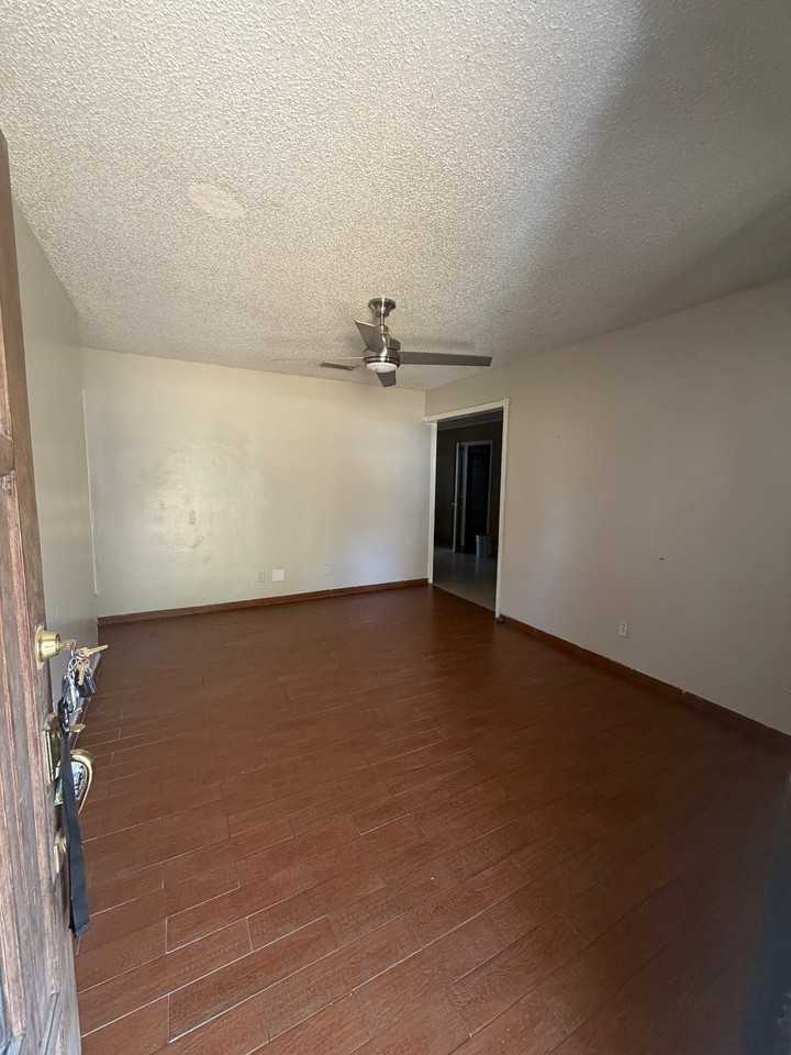 526 Pebble Rd - Photo 3 of 20