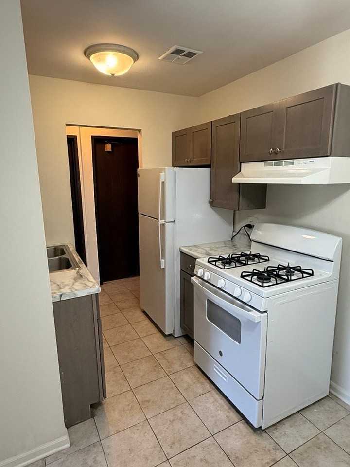 351 Hawthorne Cir #5 - Photo 2 of 9