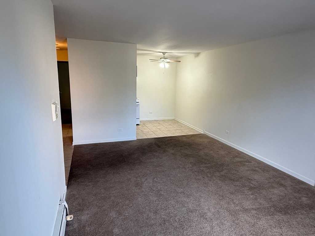 351 Hawthorne Cir #5 - Photo 3 of 9