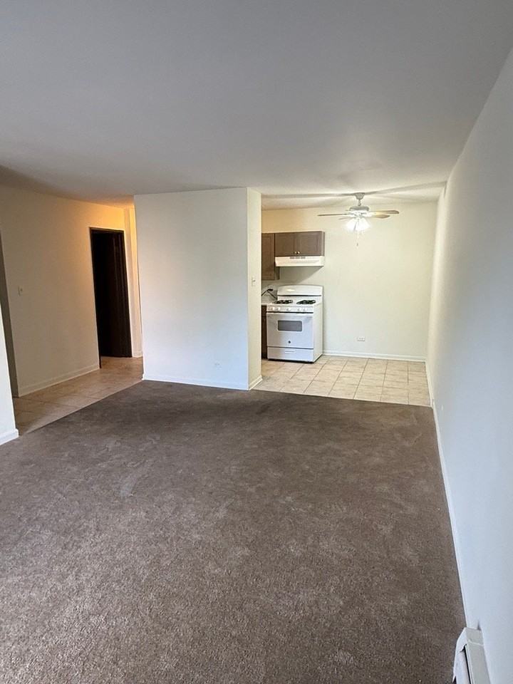 351 Hawthorne Cir #5 - Photo 4 of 9