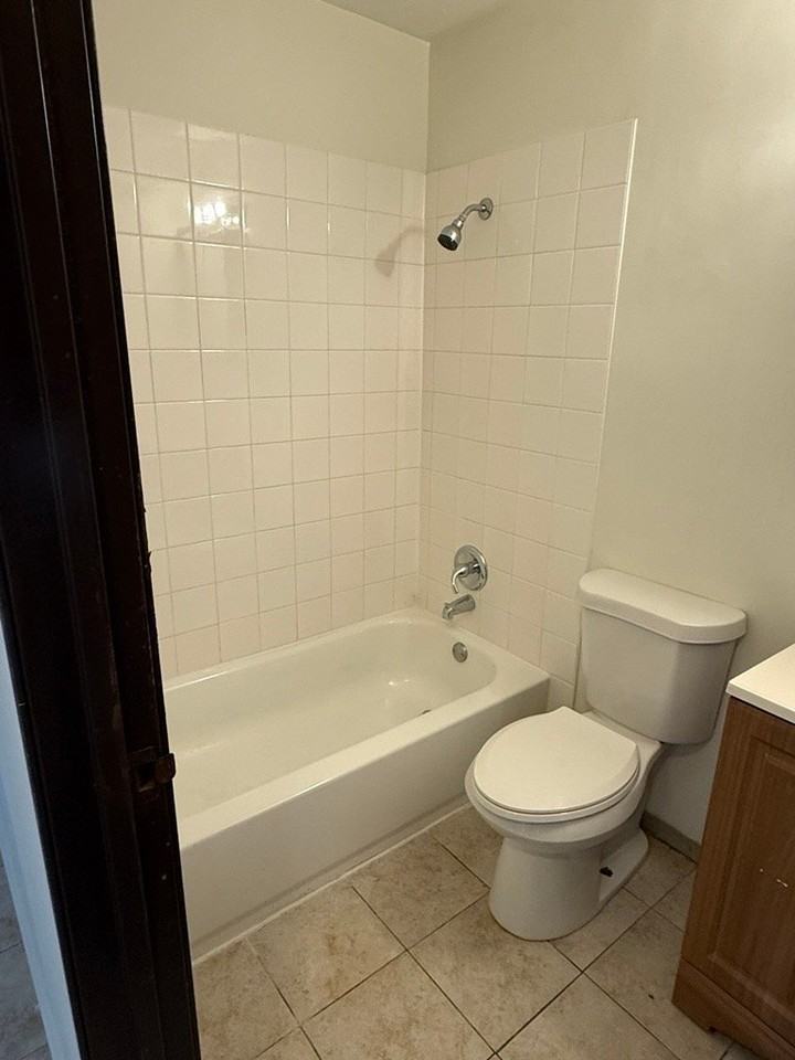 351 Hawthorne Cir #5 - Photo 5 of 9