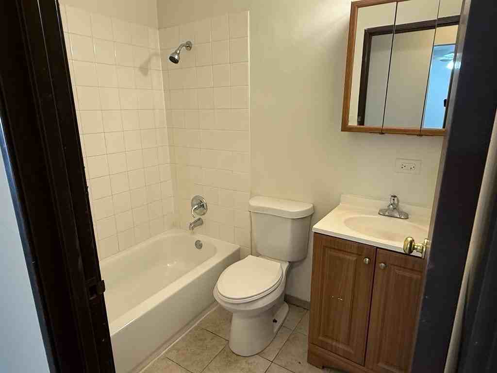 351 Hawthorne Cir #5 - Photo 6 of 9