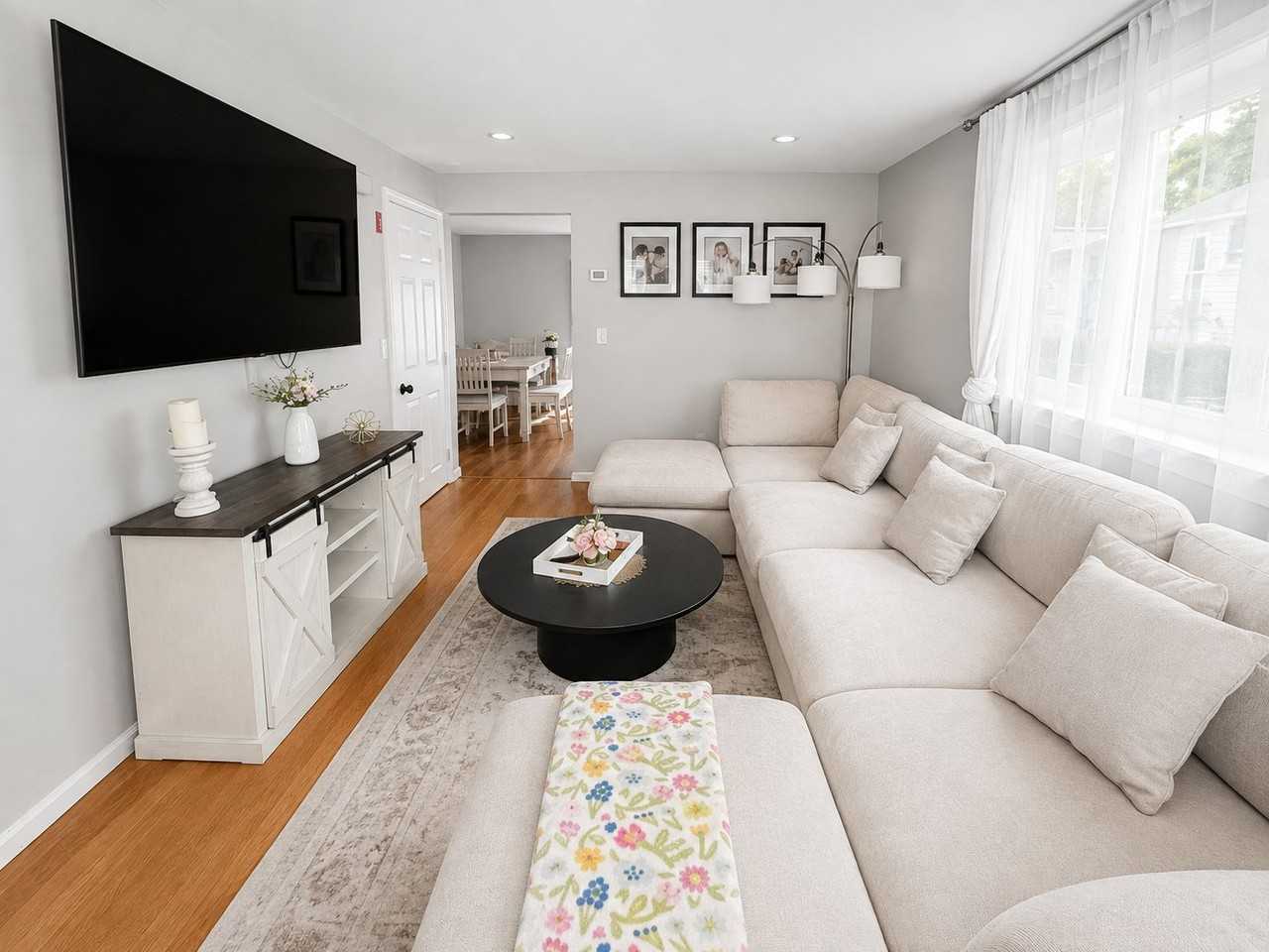22 W Rosedale Ave - Photo 3 of 8