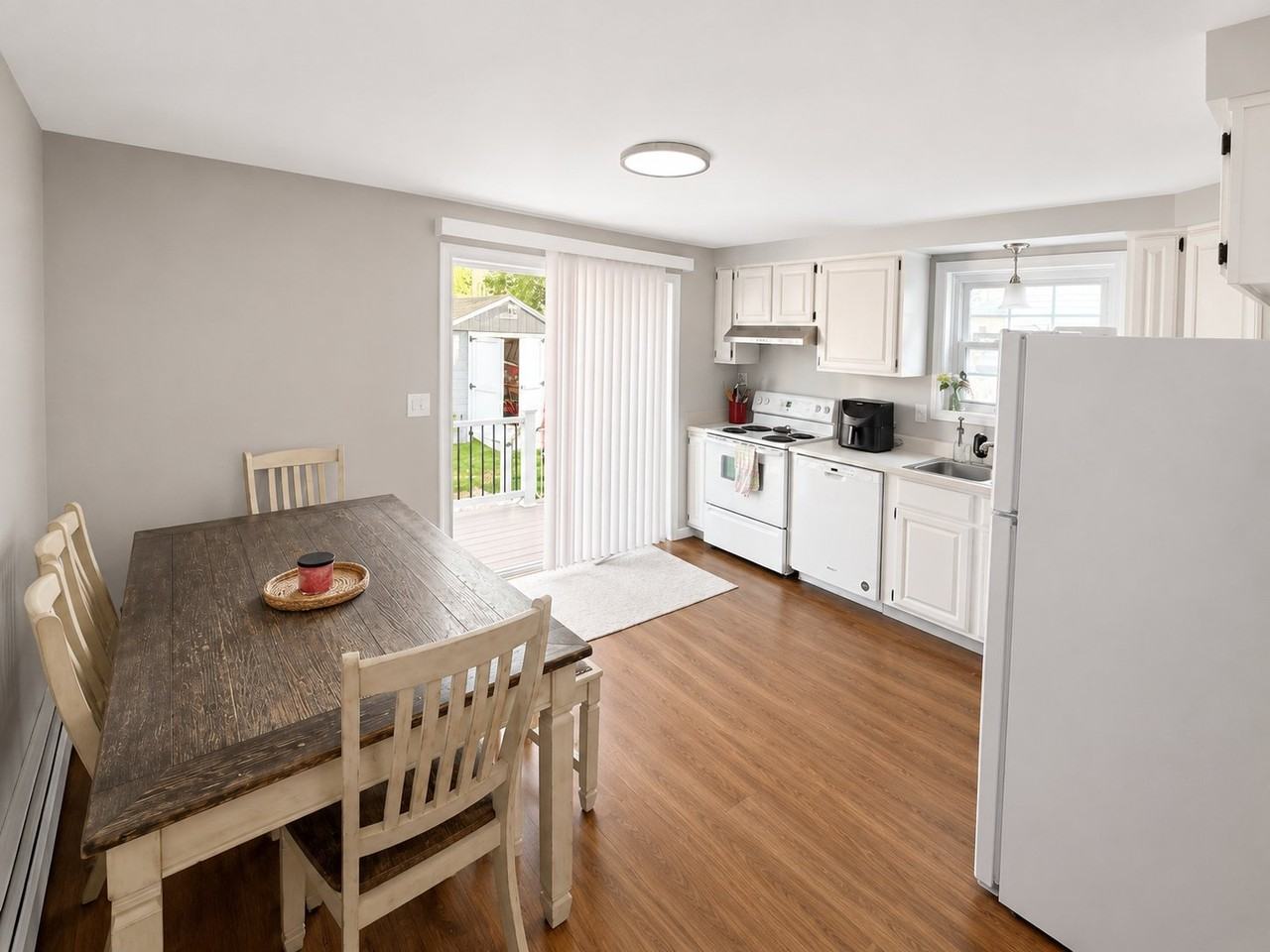 22 W Rosedale Ave - Photo 4 of 8
