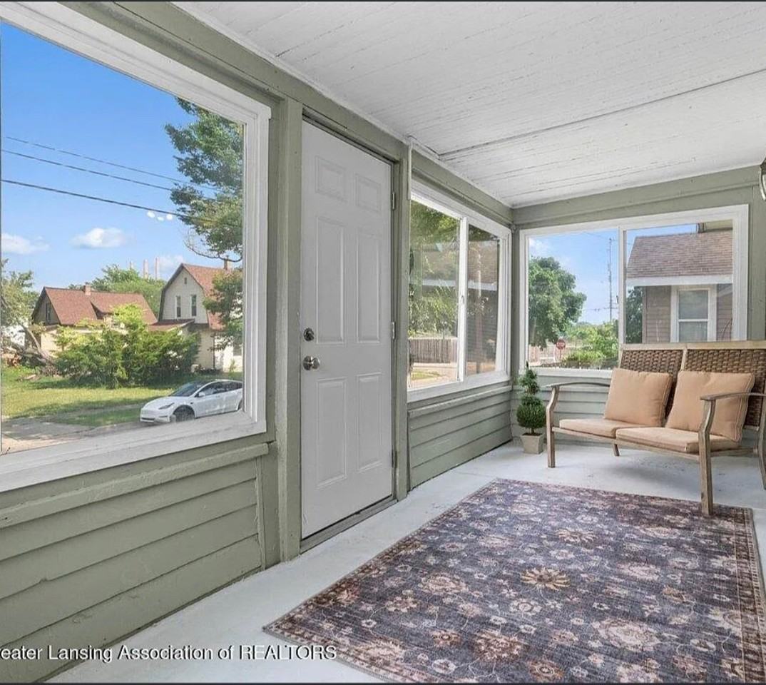 820 Middle St - Photo 2 of 12