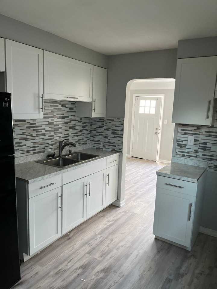 11800 Princeton Ave - Photo 2 of 7