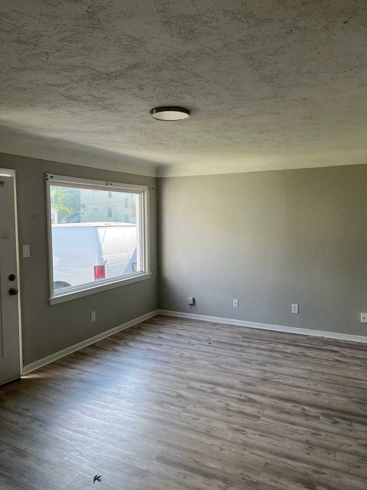 11800 Princeton Ave - Photo 4 of 7