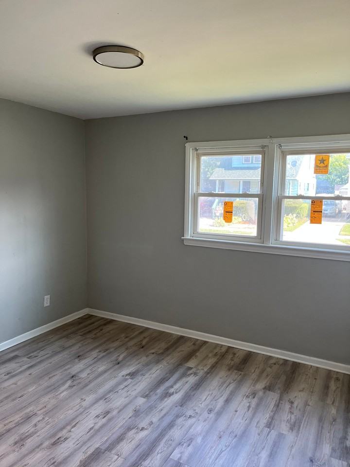 11800 Princeton Ave - Photo 5 of 7
