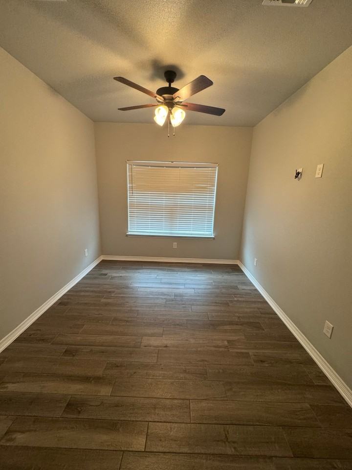 1915 Rustic Manor Dr - Photo 7 of 17