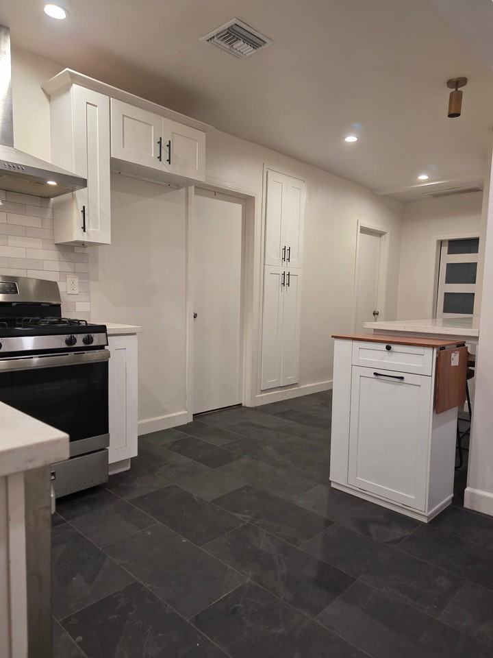 746 N Virginia Ct - Photo 6 of 20