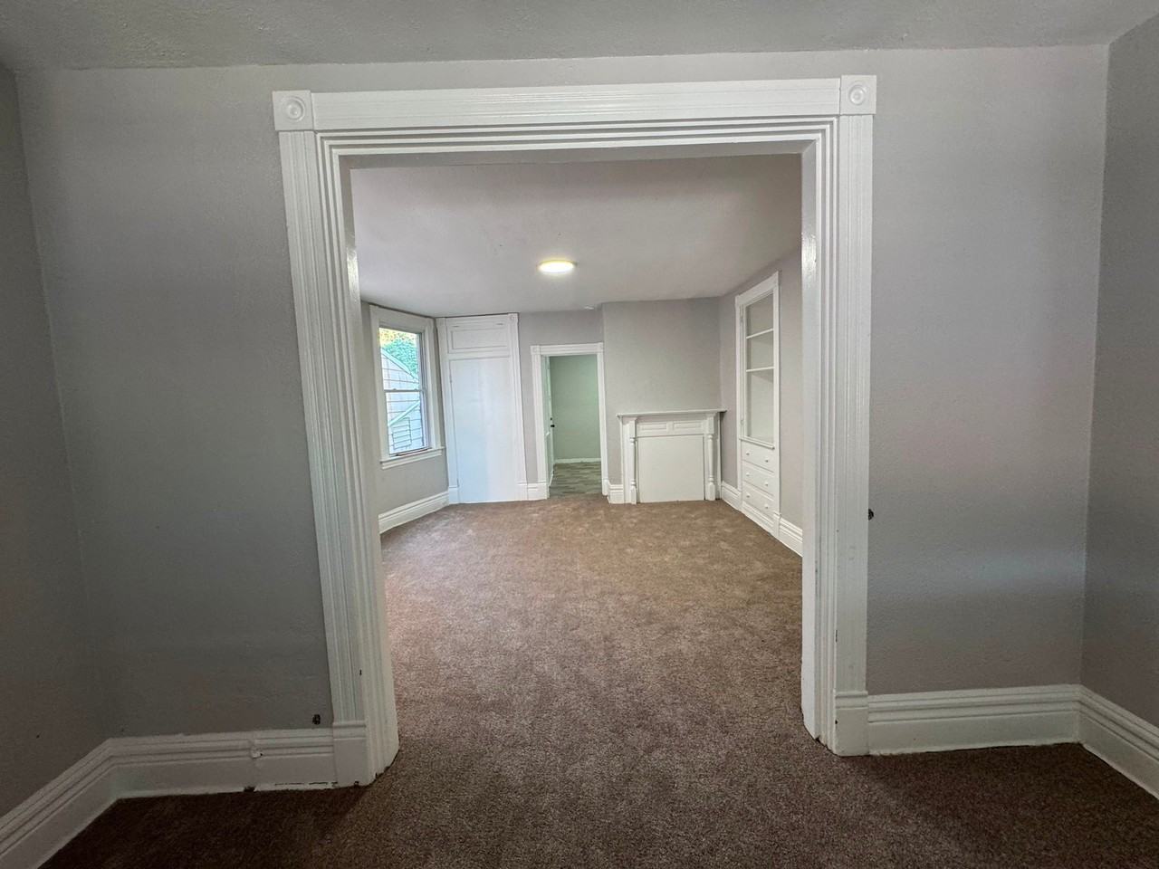 304 Walnut St - Photo 4 of 10