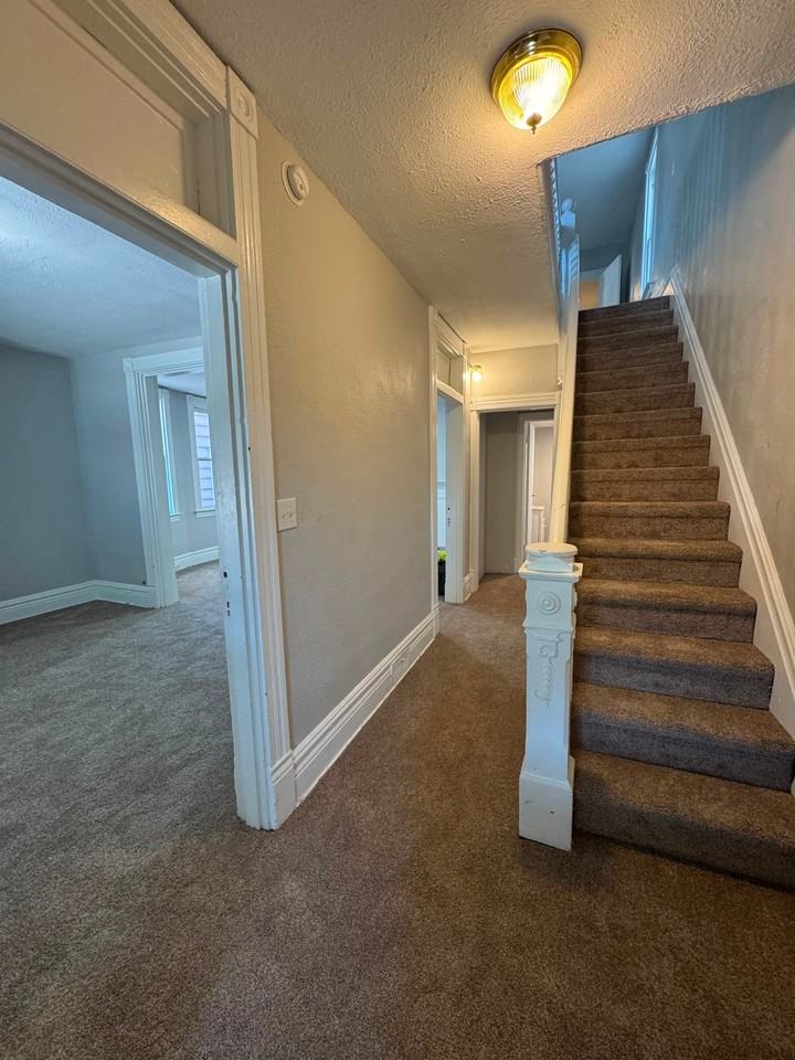 304 Walnut St - Photo 5 of 10