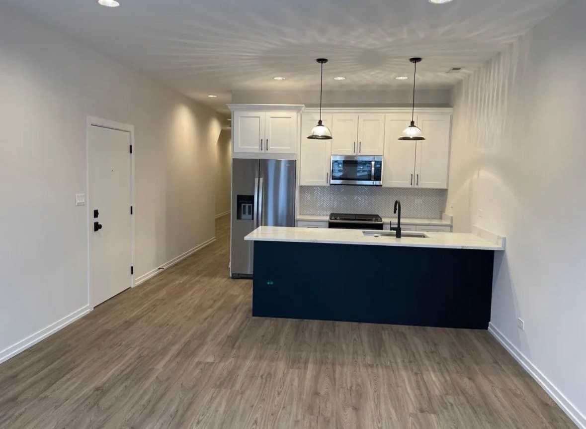 5030 S Prairie Ave #2 - Photo 3 of 16