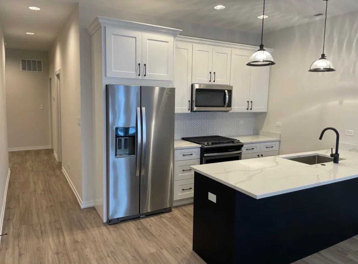 5030 S Prairie Ave #2 - Photo 4 of 16
