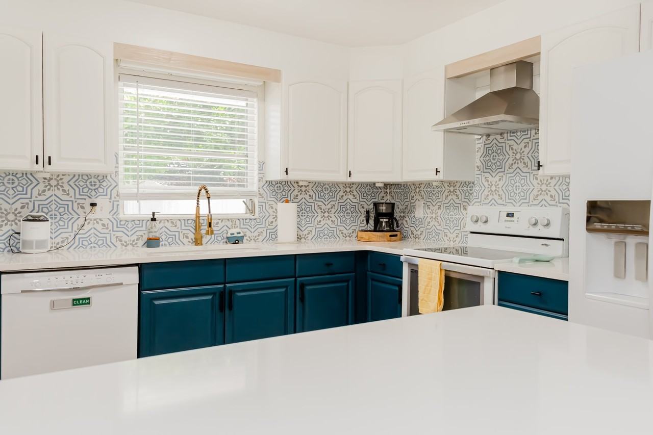 2445 Constitution Blvd - Photo 2 of 20