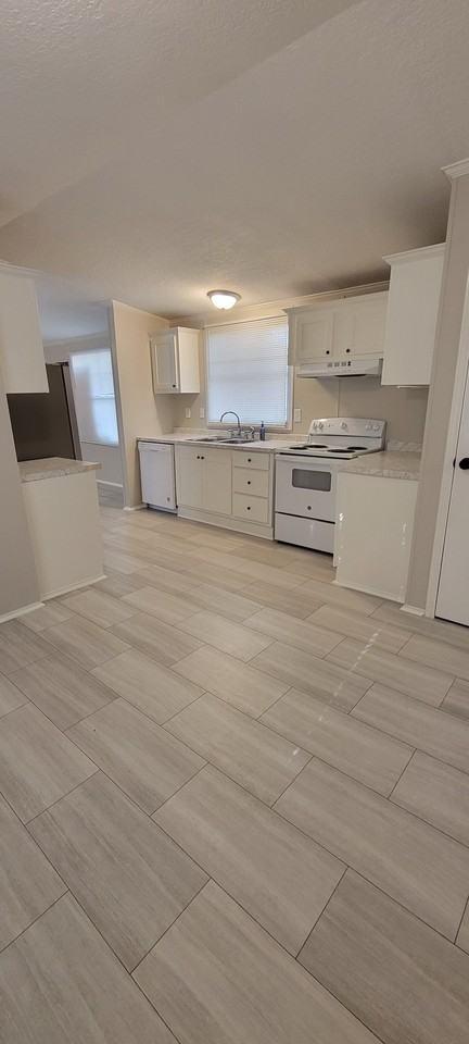 136 Candy Queen Ln - Photo 4 of 11