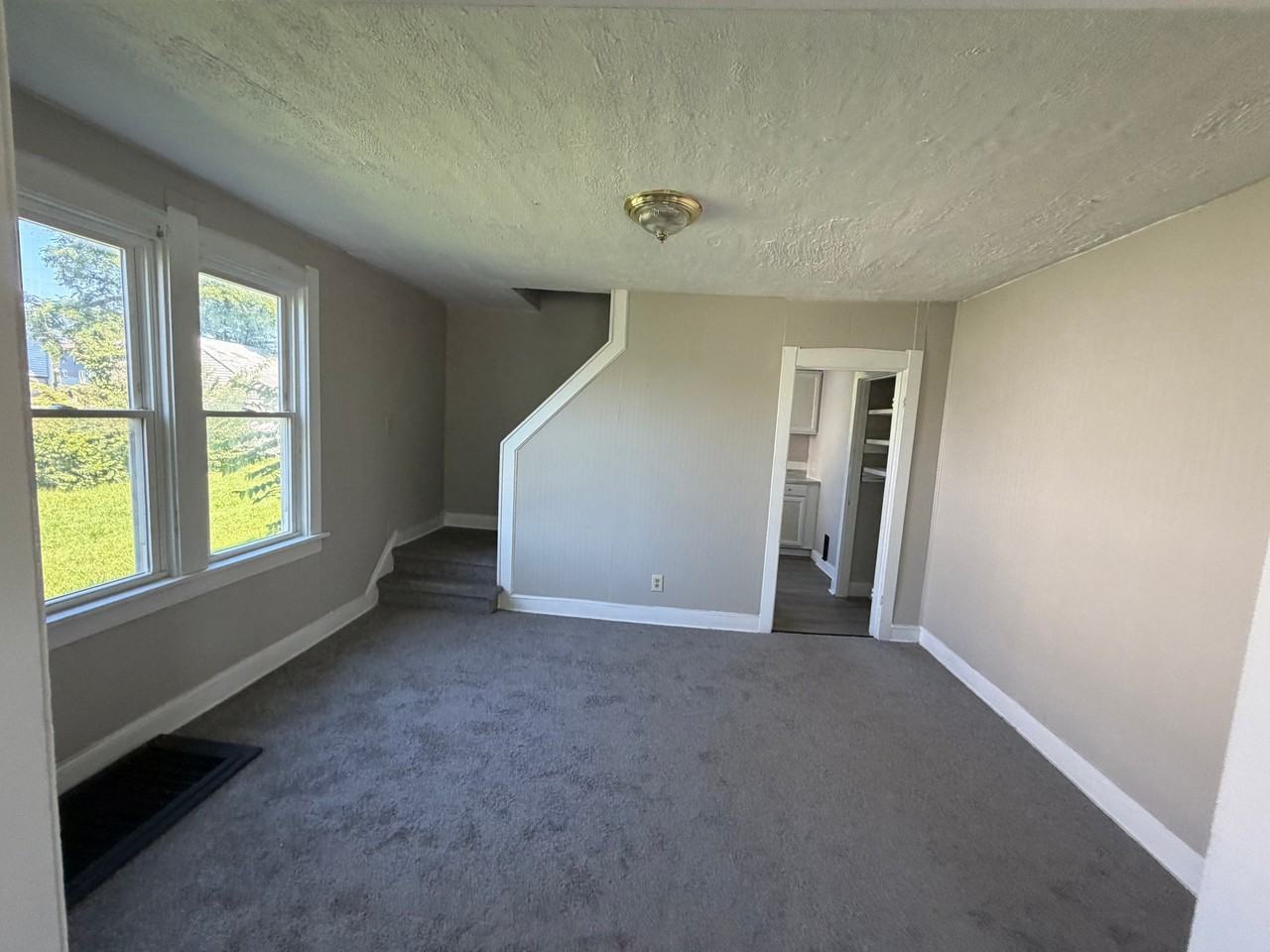 1642 E Hudson St - Photo 3 of 8