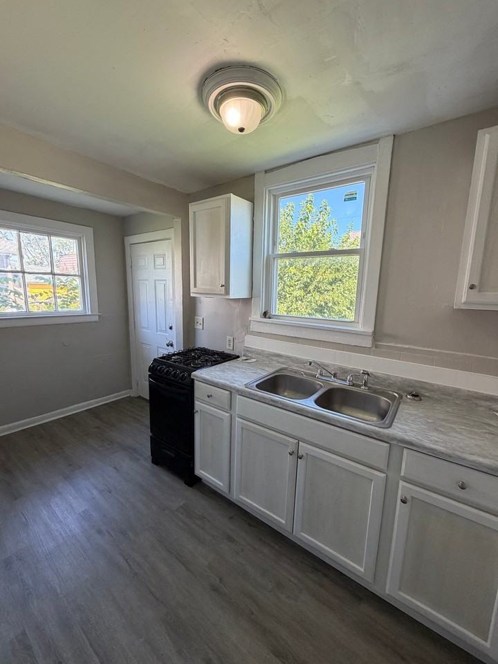 1642 E Hudson St - Photo 4 of 8
