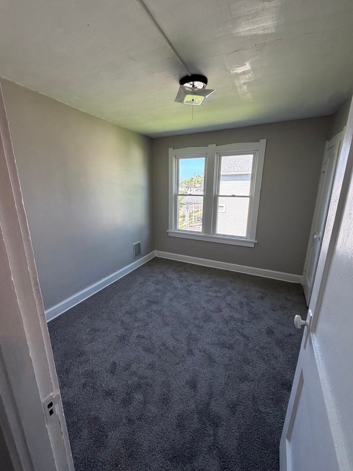 1642 E Hudson St - Photo 5 of 8