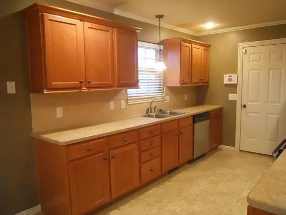 744 N Allison St - Photo 4 of 12
