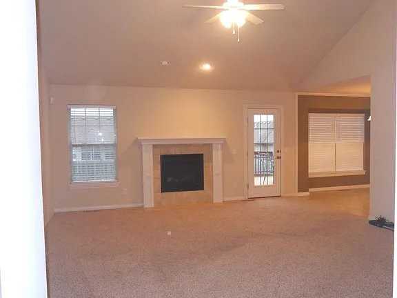 744 N Allison St - Photo 6 of 12