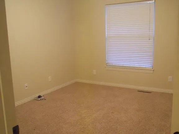 744 N Allison St - Photo 7 of 12