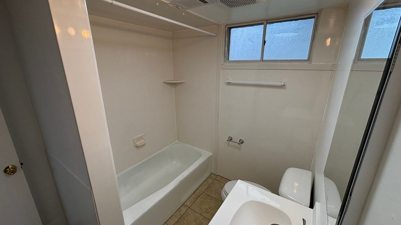 528 En - Photo 2 of 12