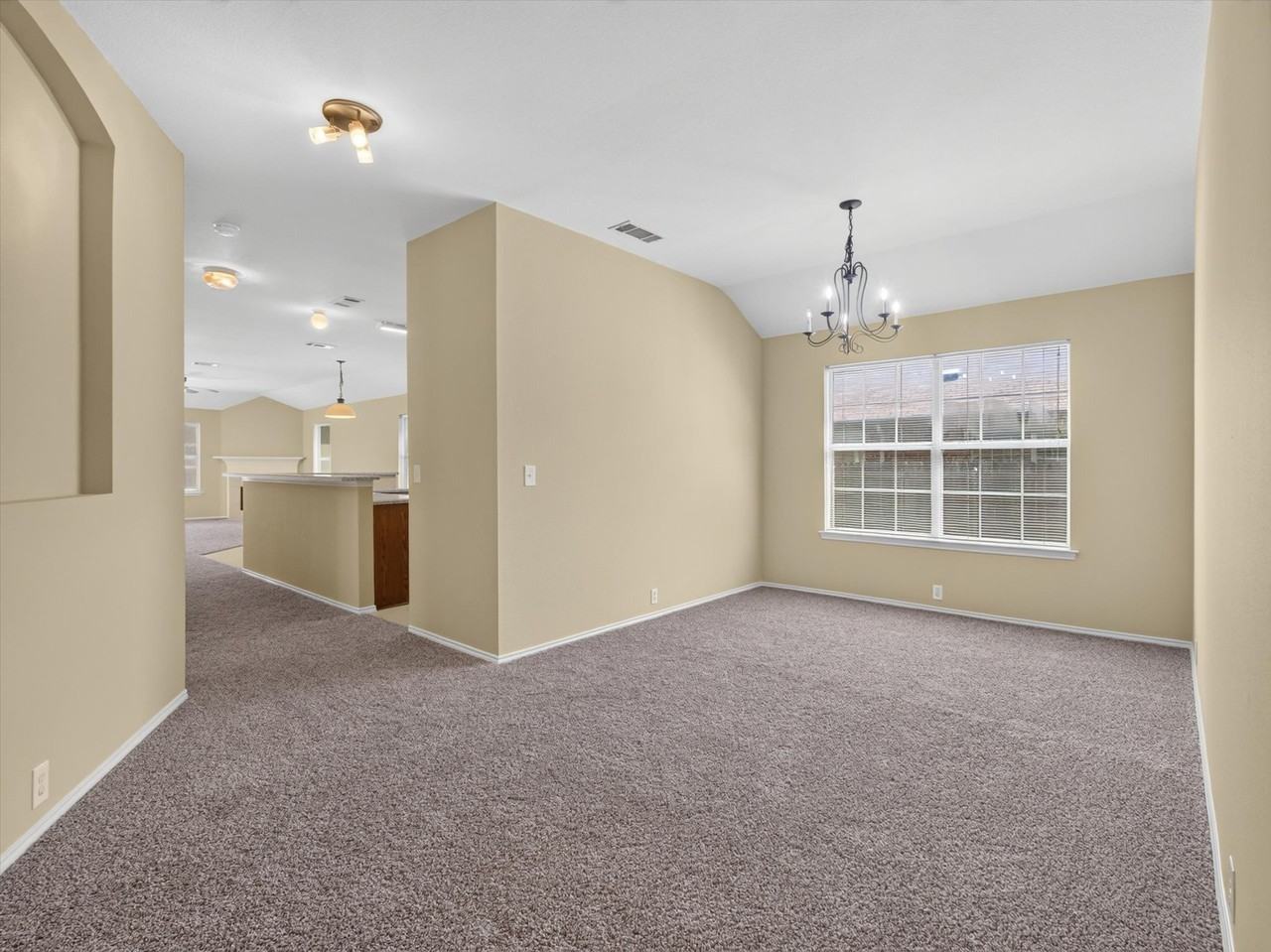 3004 Sawgrass Dr - Photo 4 of 20
