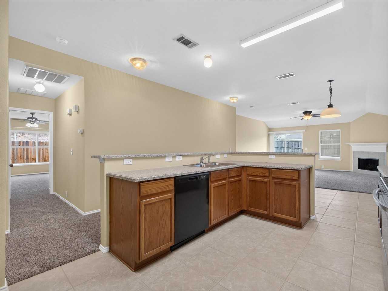 3004 Sawgrass Dr - Photo 6 of 20