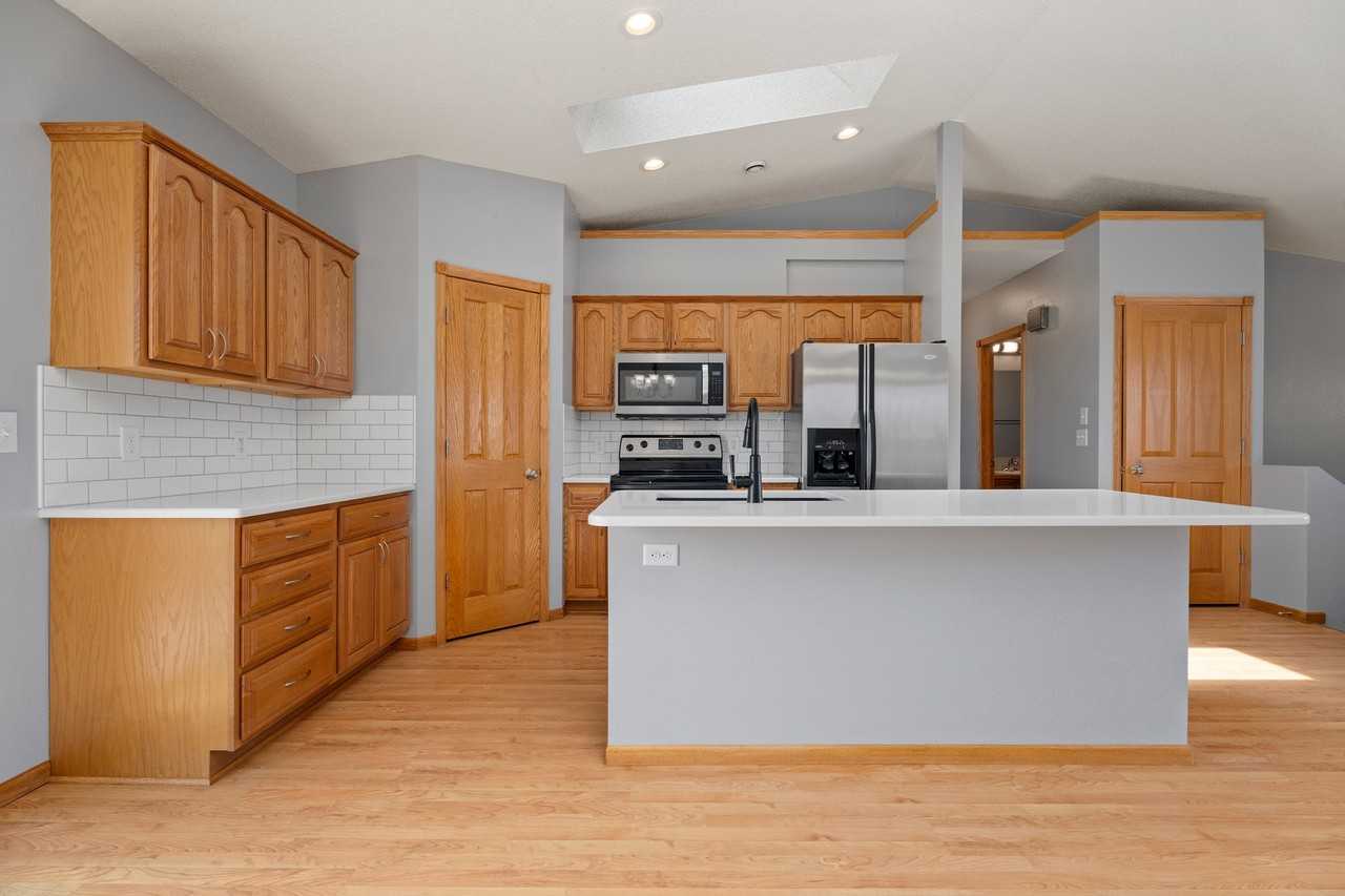 2501 E Capitol Ave - Photo 2 of 12