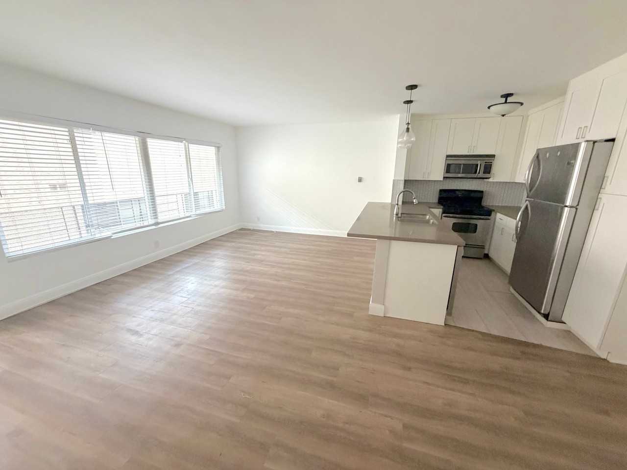 1008 7th St #5 - Photo 4 of 28