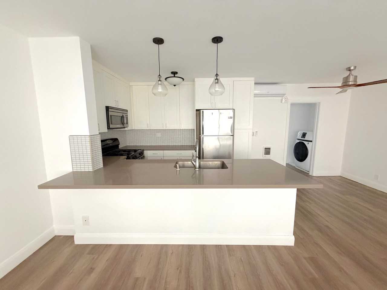 1008 7th St #5 - Photo 5 of 28