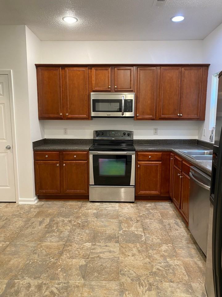5240 Lincoln Dr - Photo 4 of 9