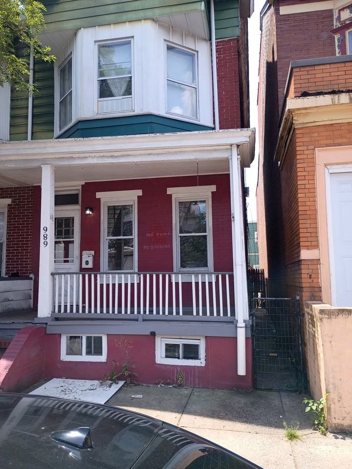 989 S Broad St - Photo 2 of 7