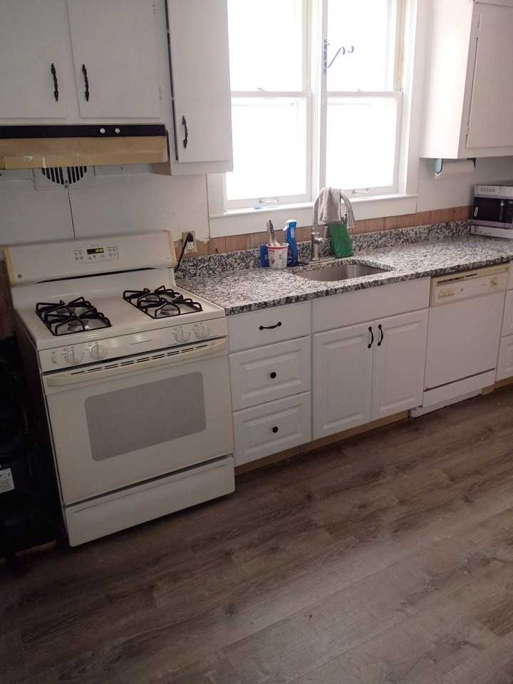 989 S Broad St - Photo 3 of 7