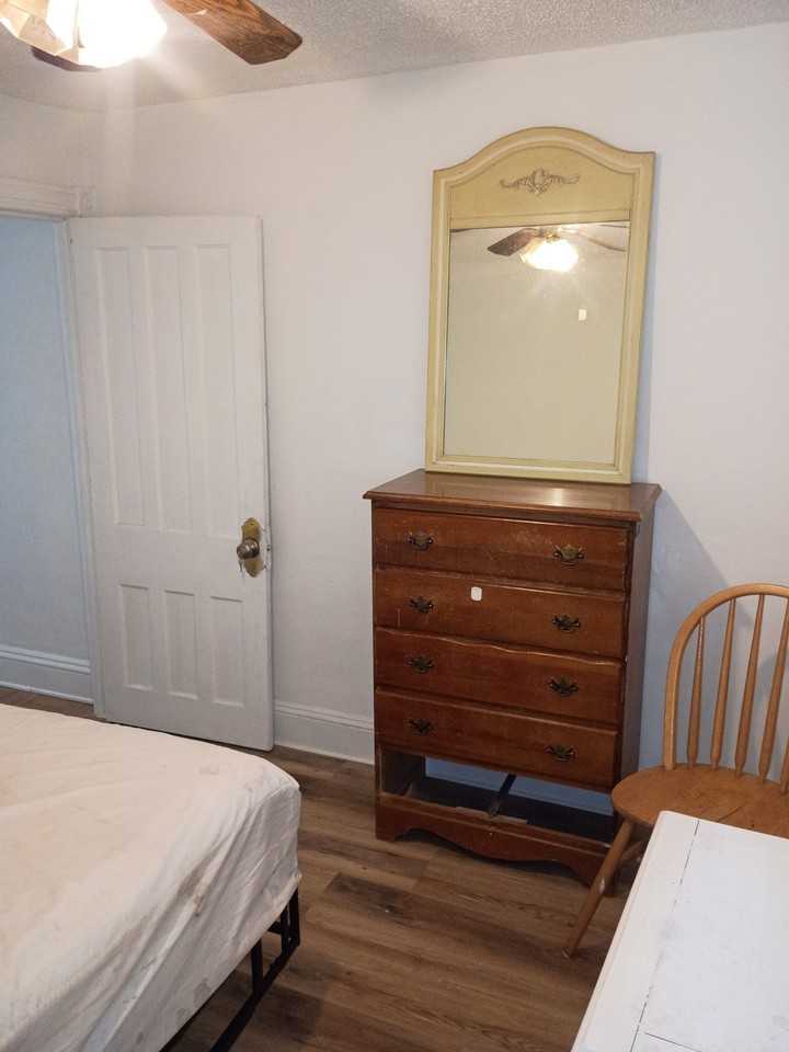 989 S Broad St - Photo 4 of 7