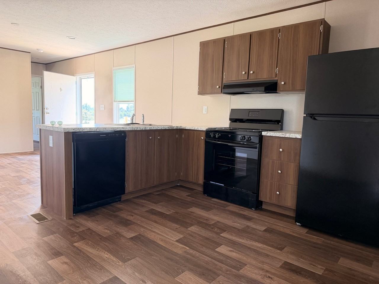 129 James Way - Photo 3 of 7