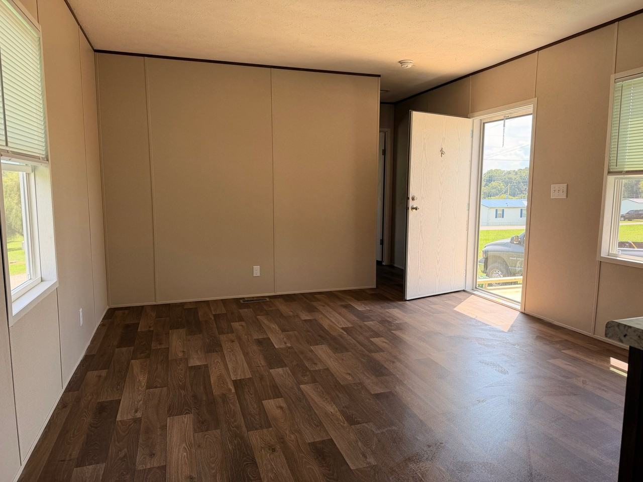 129 James Way - Photo 4 of 7
