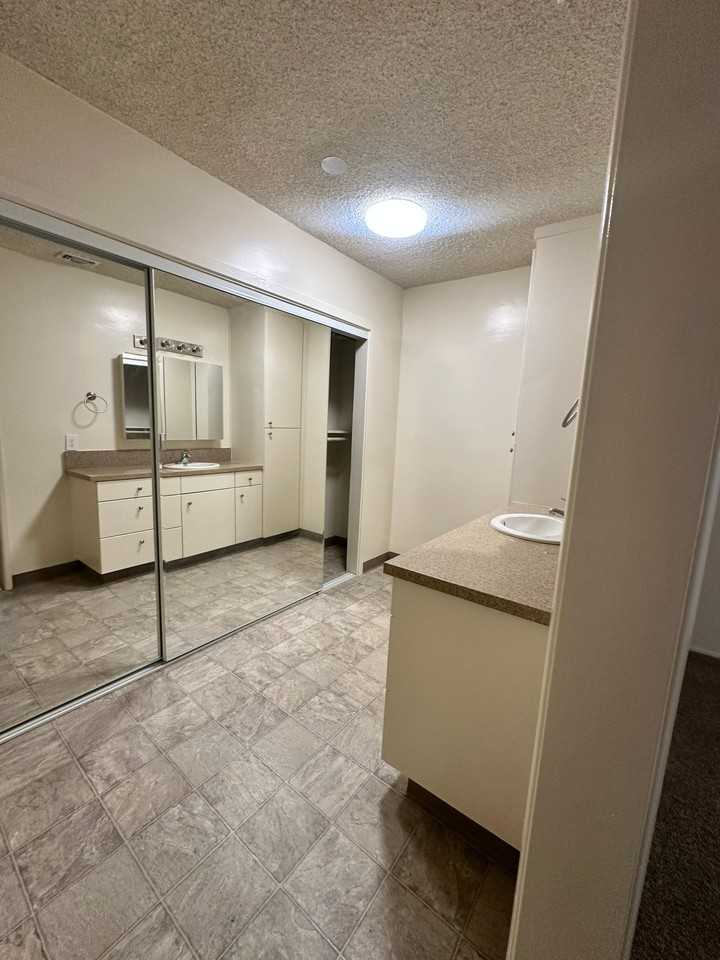 200 N Minnesota Ave #16 - Photo 4 of 5
