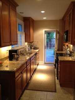 1811 N Edgewood St - Photo 2 of 4