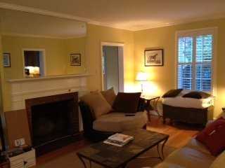 1811 N Edgewood St - Photo 3 of 4