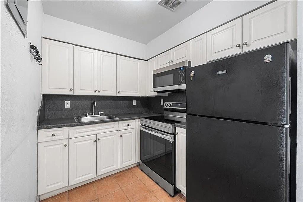 187 Seaver Ave #1 - Photo 2 of 9